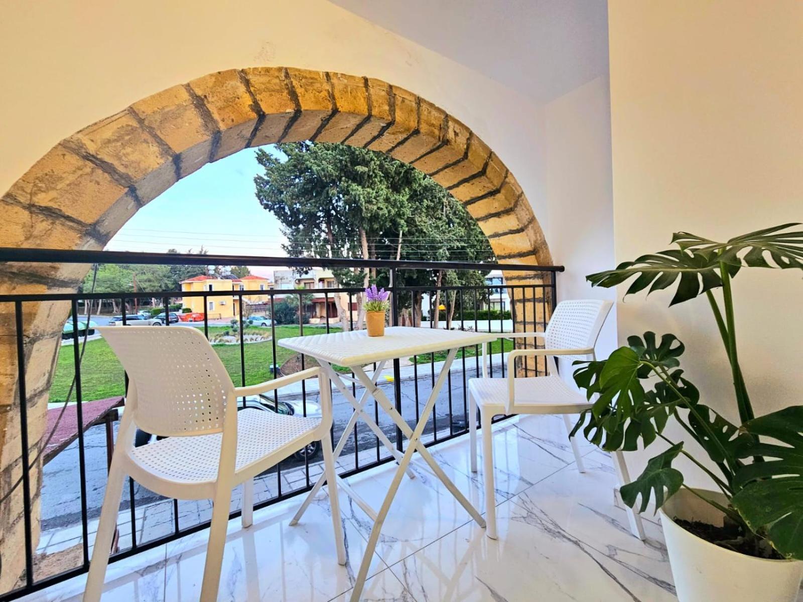 1Bd Beach Apartment Pafos Exterior foto