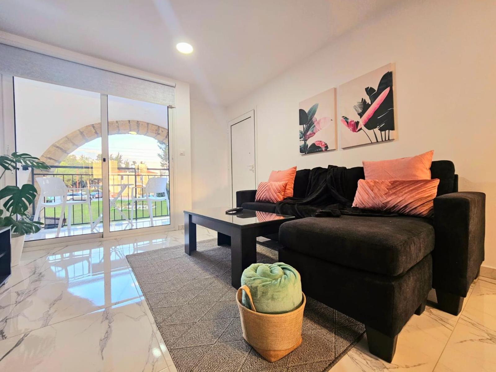 1Bd Beach Apartment Pafos Exterior foto