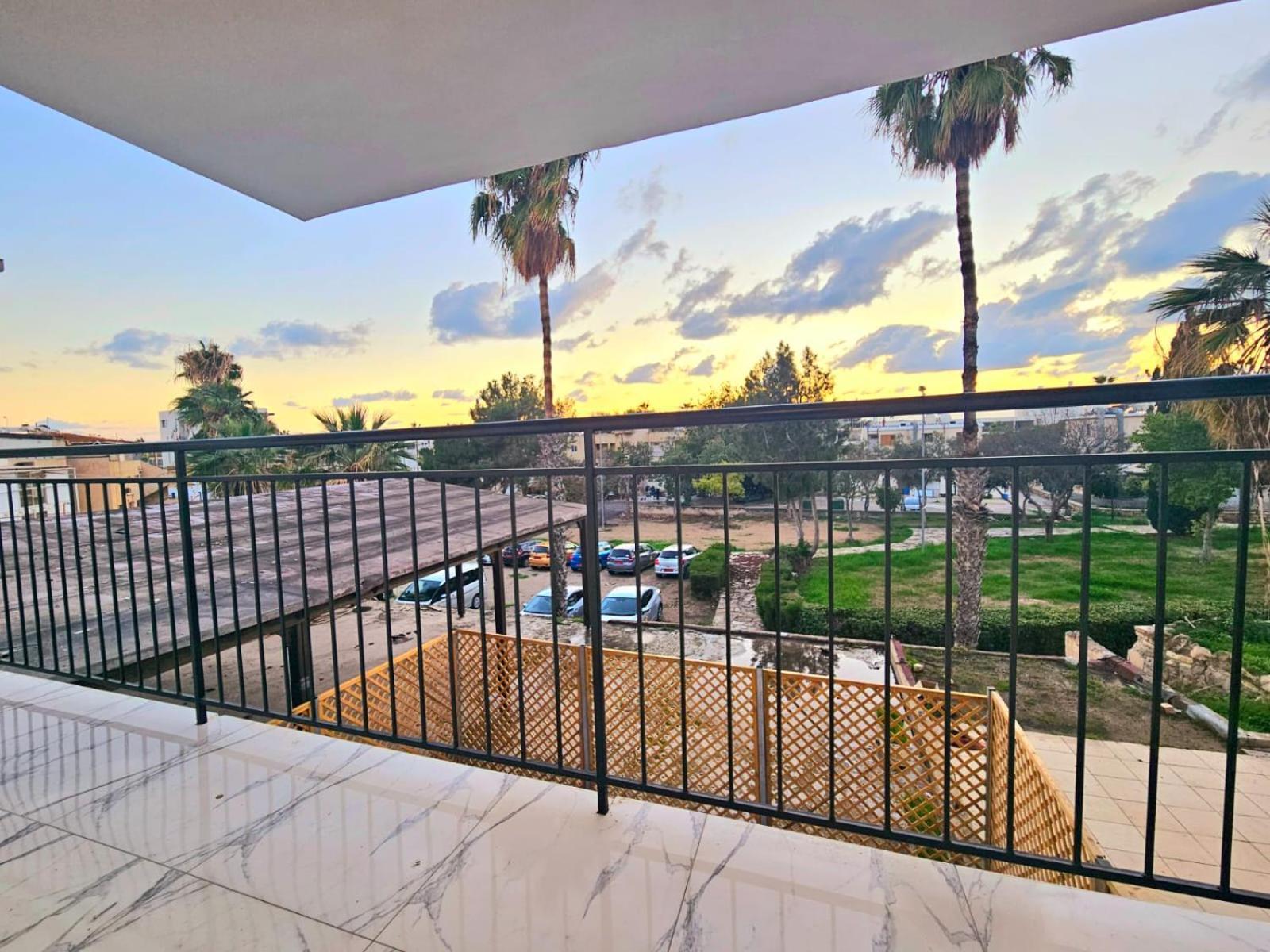 1Bd Beach Apartment Pafos Exterior foto